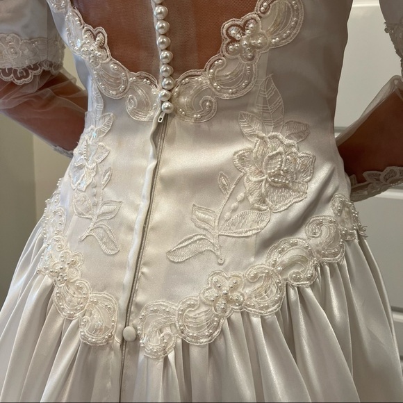 80S Lace Beaded Puff & Long Sleeved Winter White Wedding Gown Long Train & Veil - Picture 6 of 17